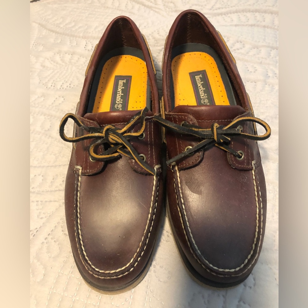 Timberland Men’s deck shoes with non marring soles, size 11. Worn a few times.